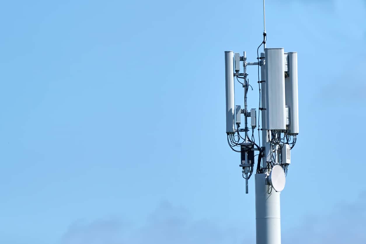 VMO2 pre-assembled mobile mast